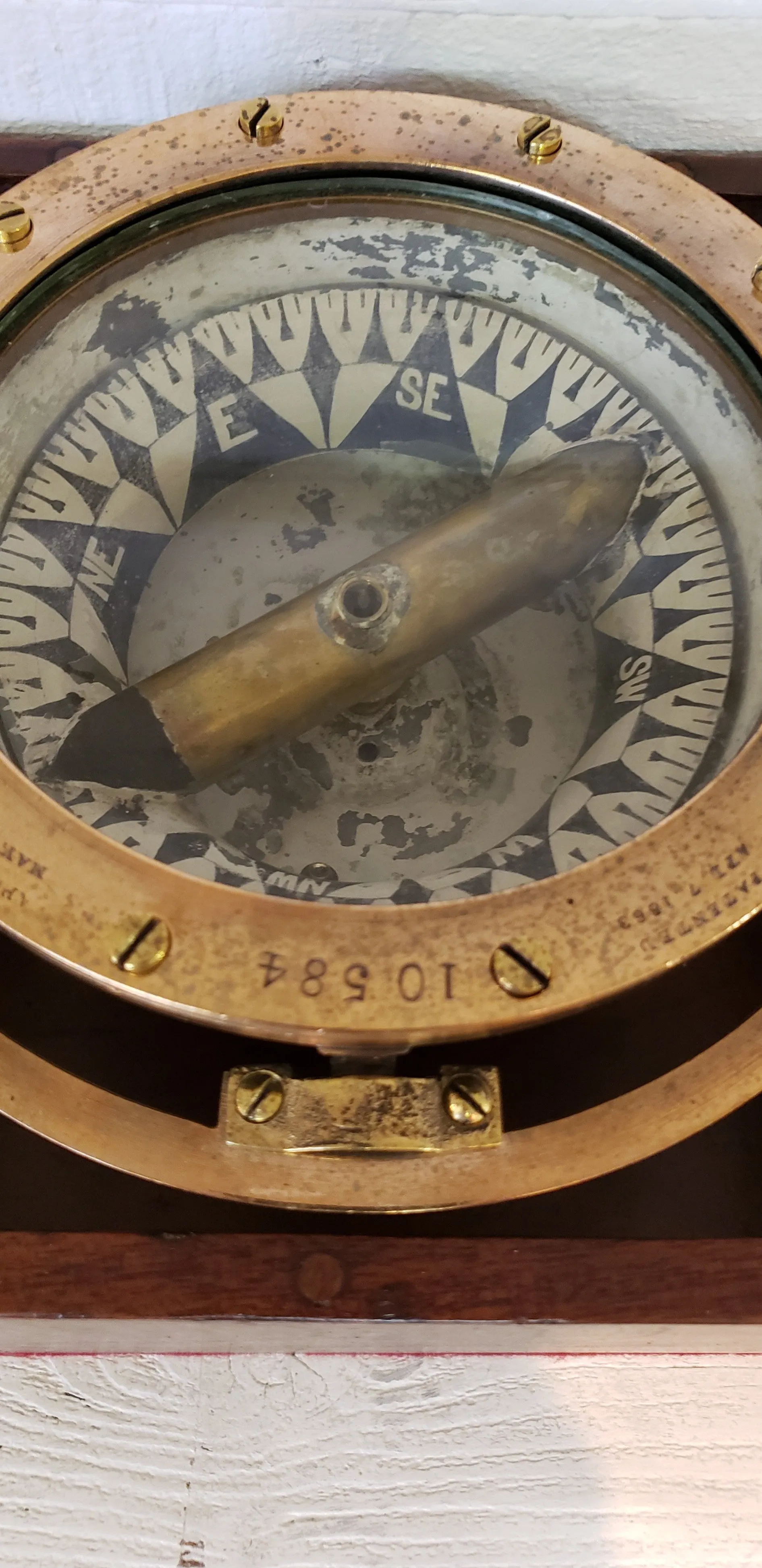 Decorative Antique E. S. Ritchie Nautical Compass Mounted in a Box