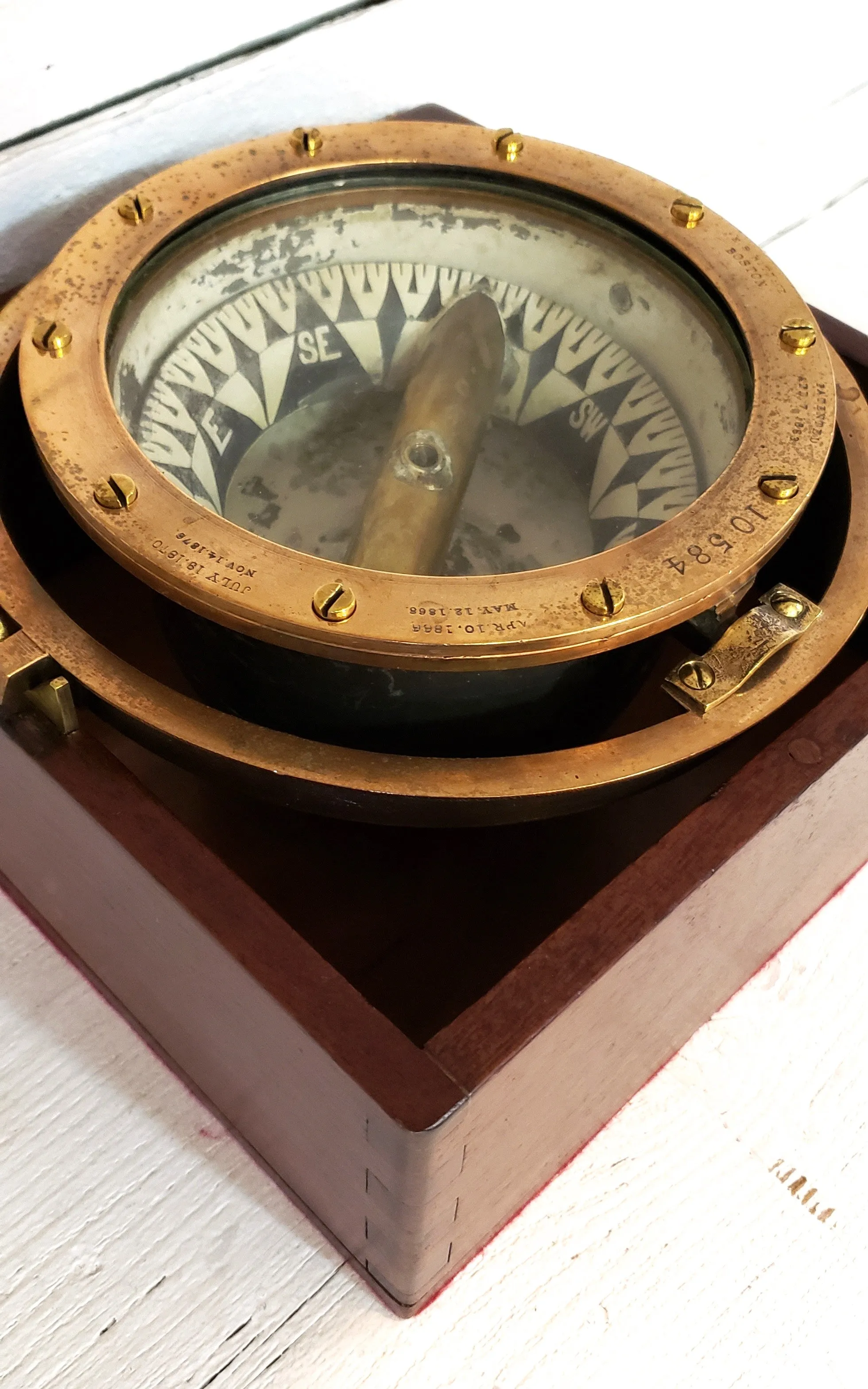 Decorative Antique E. S. Ritchie Nautical Compass Mounted in a Box