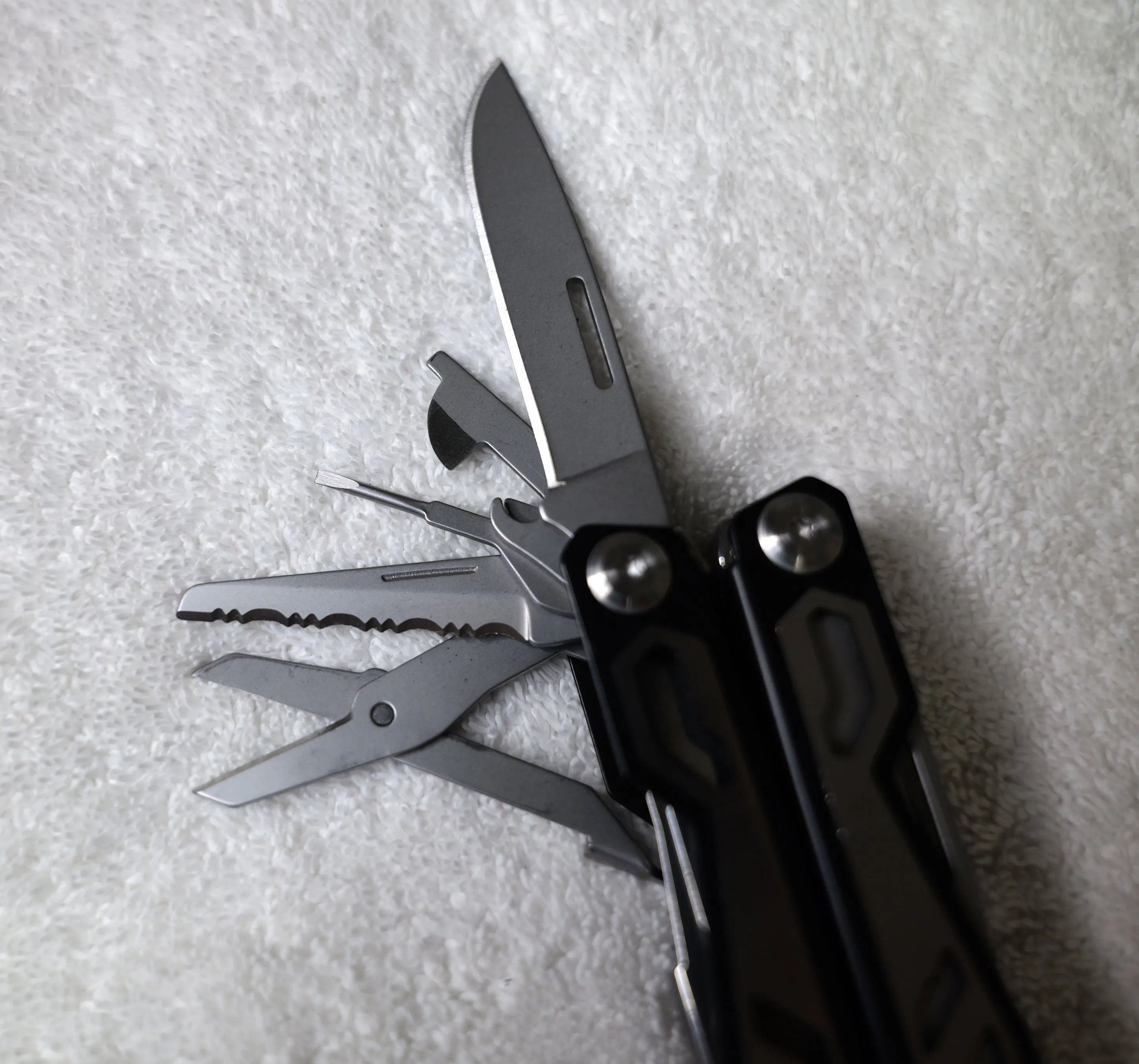KG Multi-Tool Pliers with Multiple Functions
