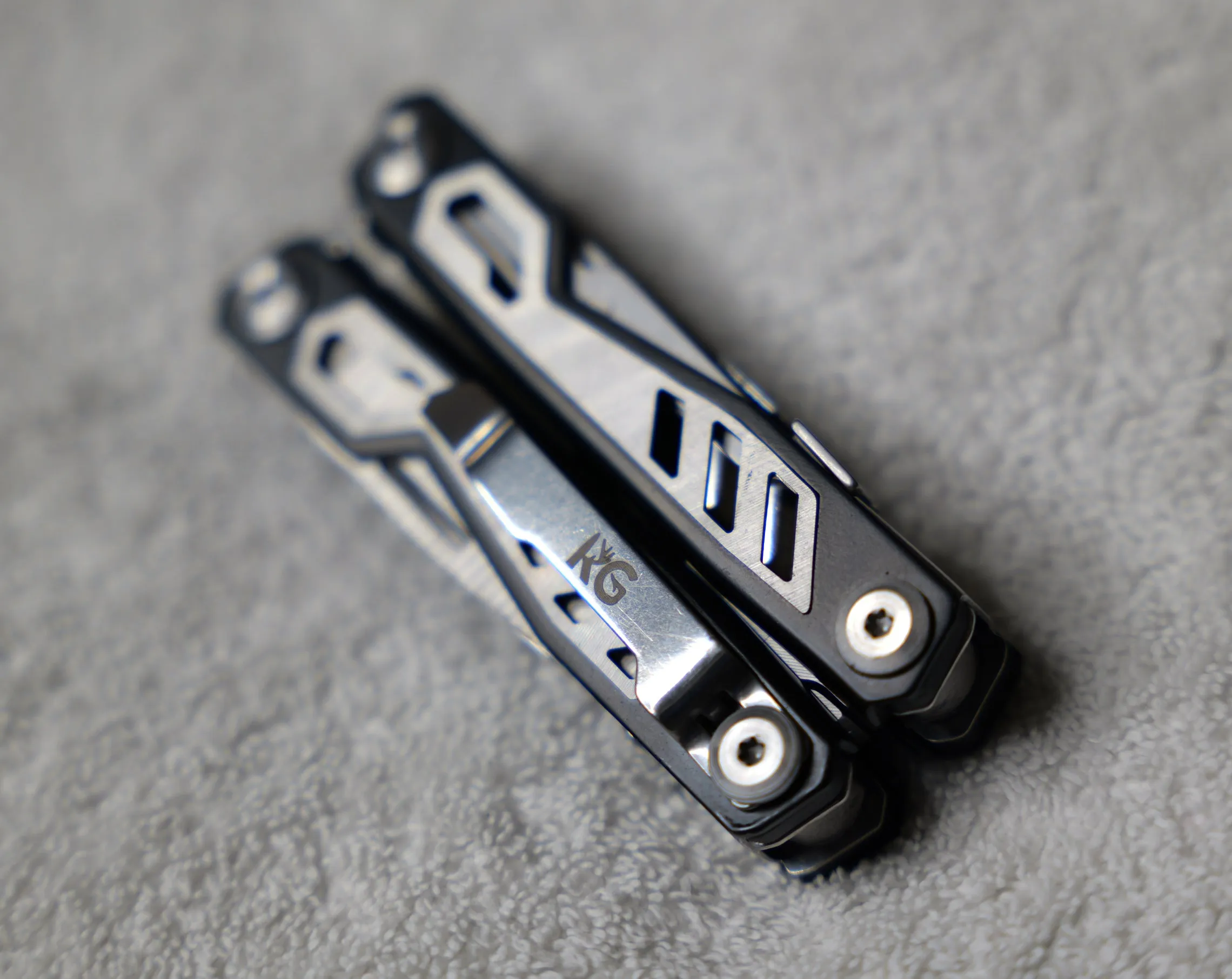 KG Multi-Tool Pliers with Multiple Functions