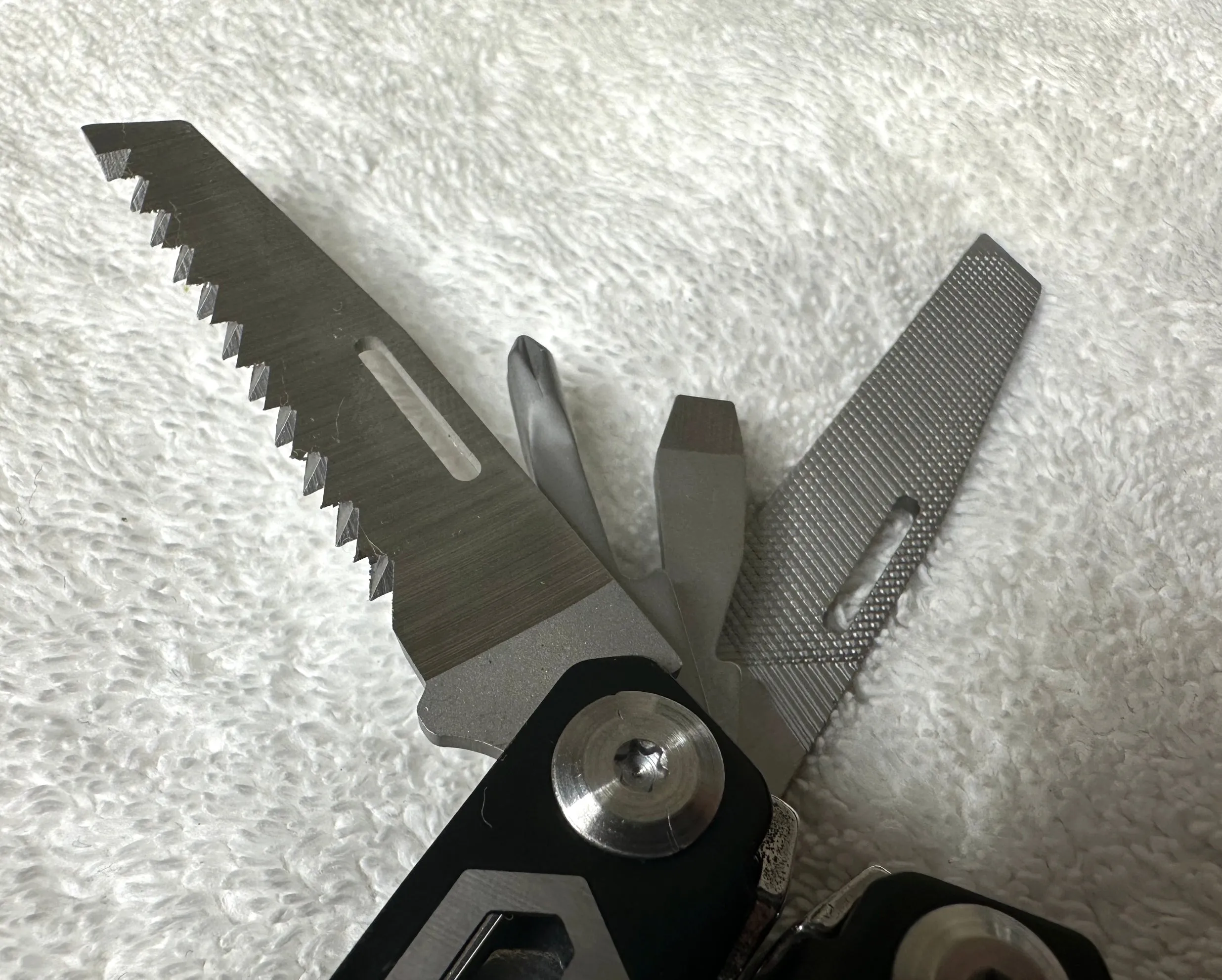 KG Multi-Tool Pliers with Multiple Functions